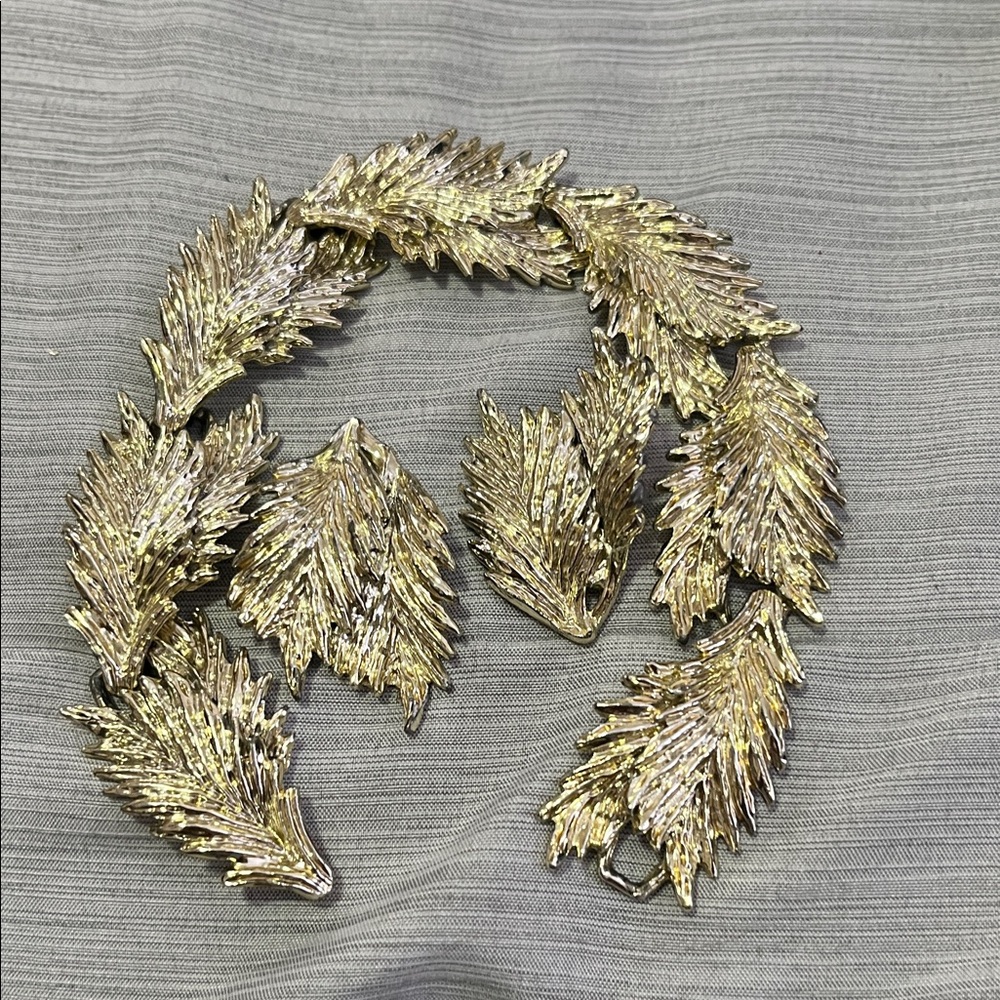Gold Leaf Motif Bracelet